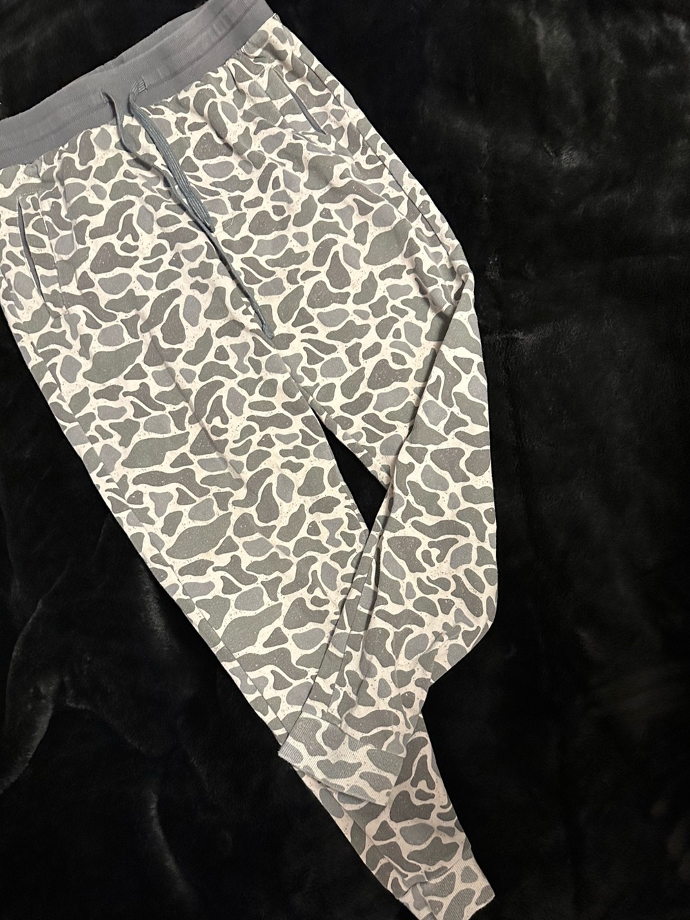 Burlebo Fleece Jogger Pants Camo Men's MEDIUM MEASUREMENTS PICTURED runs small